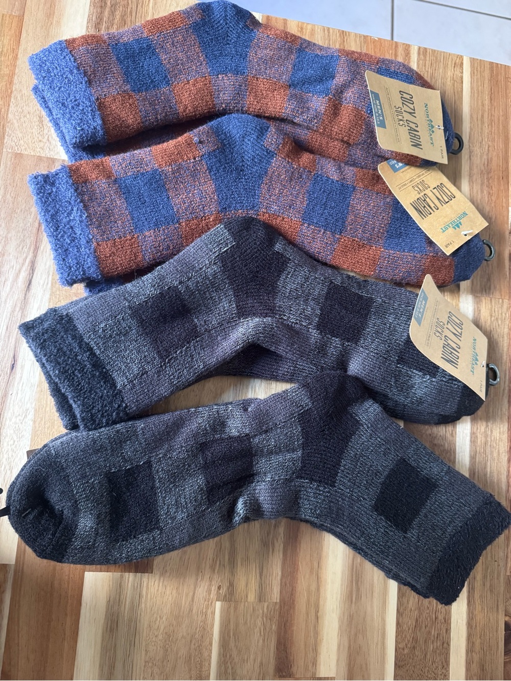 Men's Aloe infused Socks by cozy cabin NWT 8-12.5  pack of 4! NWT